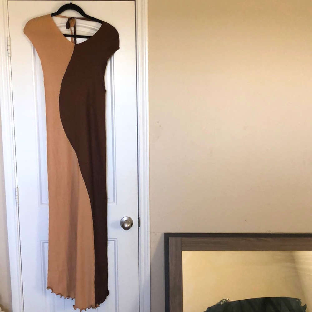 🆕 Two Toned Pleated Maxi Dress 💕